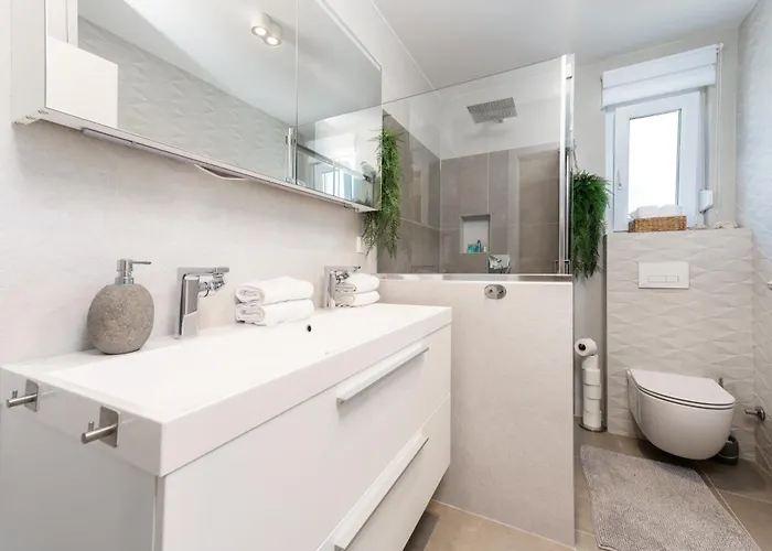 Luxury Marina With Private Parking Apartman *